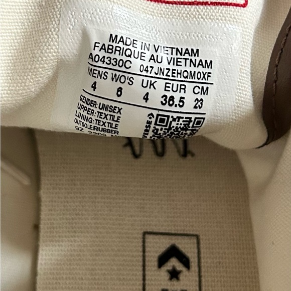 Converse Women's High-Top Sneakers - NWOT - Picture 7 of 7